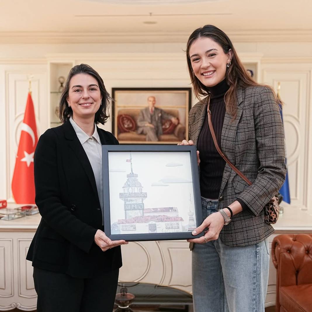 Zehra Güneş'ten sürpriz ziyaret. Sarmaş dolaş oldu 4